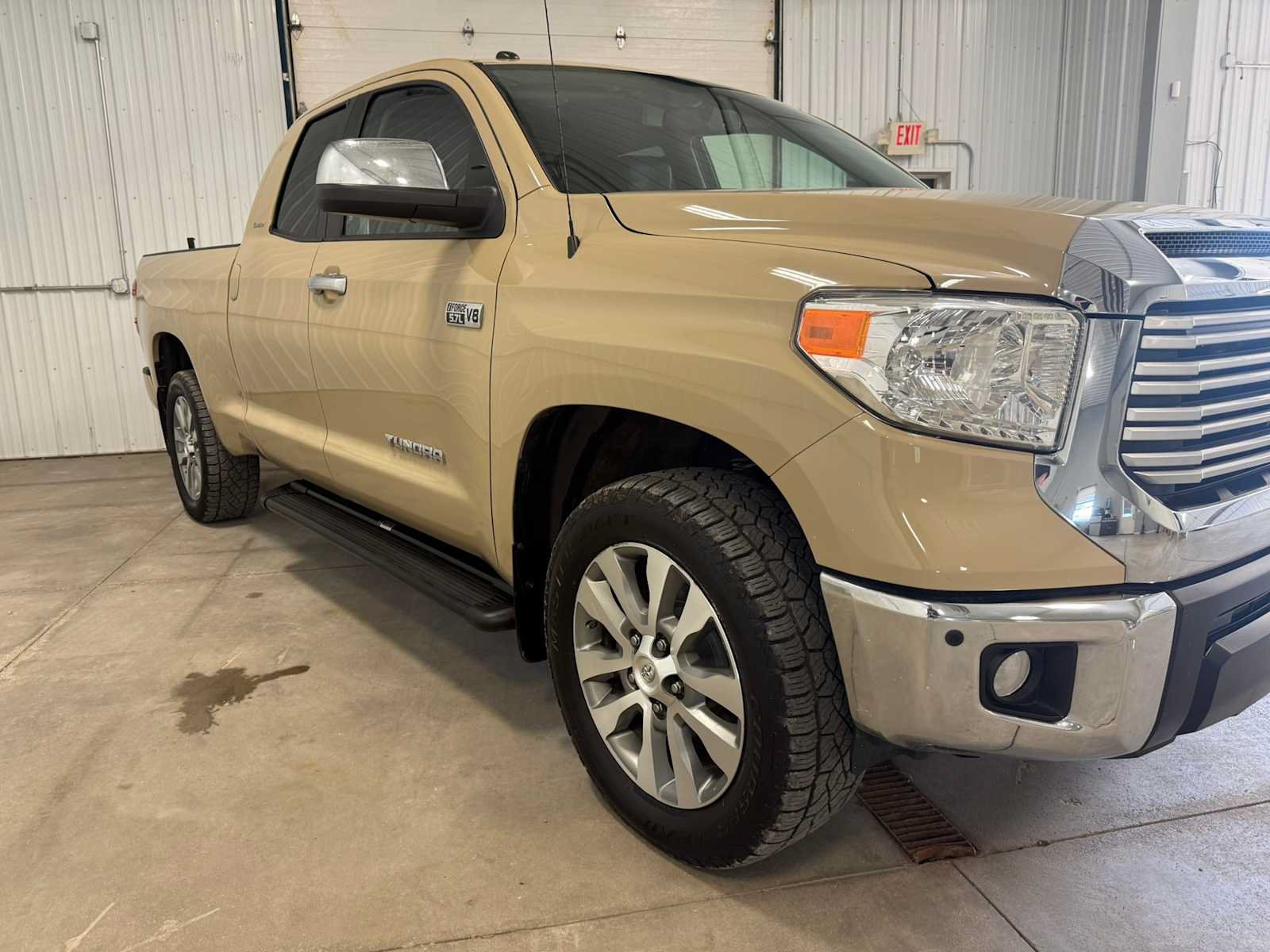 Used 2017 Toyota Tundra Limited w/ Limited Premium Package AWD/4WD image 10