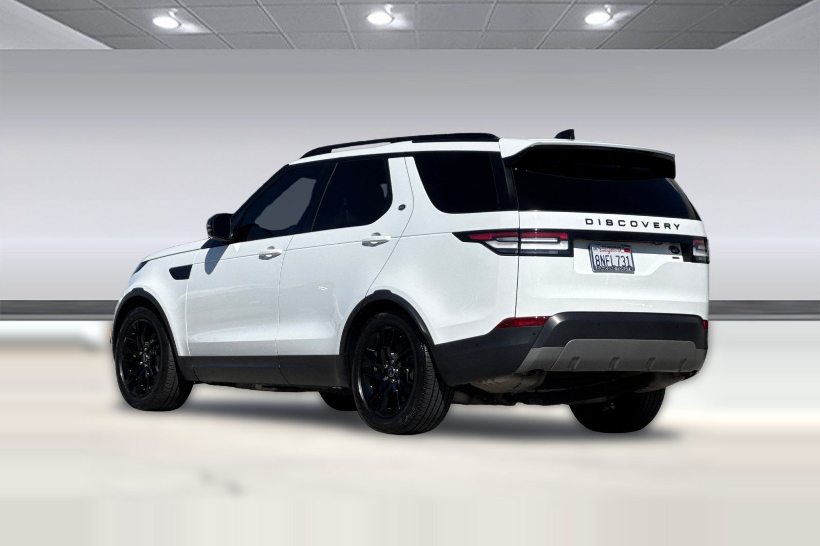 Used 2019 Land Rover Discovery SE AWD/4WD image 3