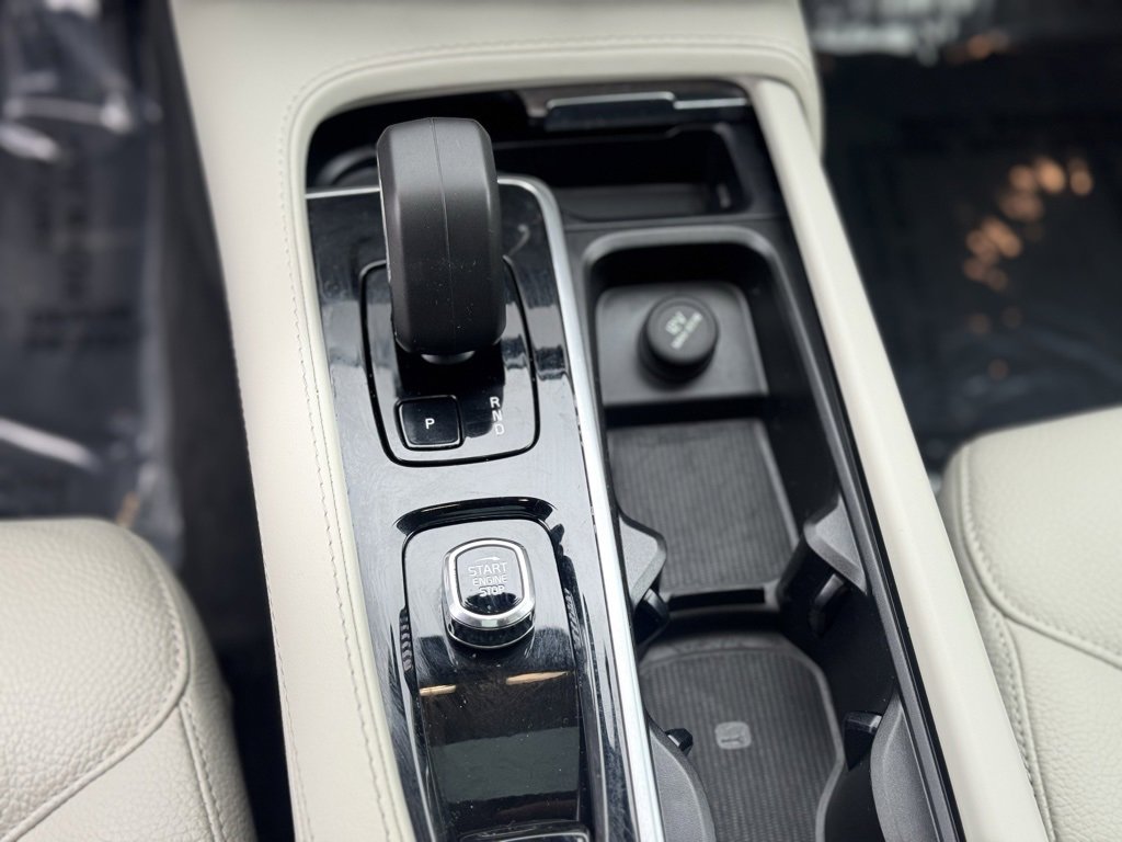 Used 2024 Volvo XC90 B6 Plus w/ Protection Package Premier image 18