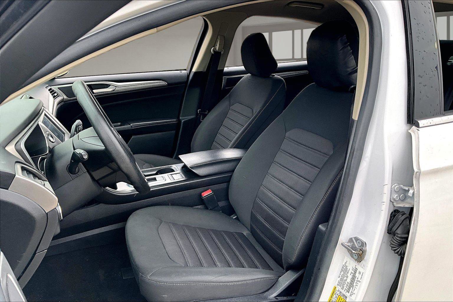 Used 2020 Ford Fusion SE image 22