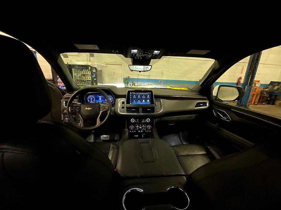 Used 2024 Chevrolet Tahoe High Country image 3