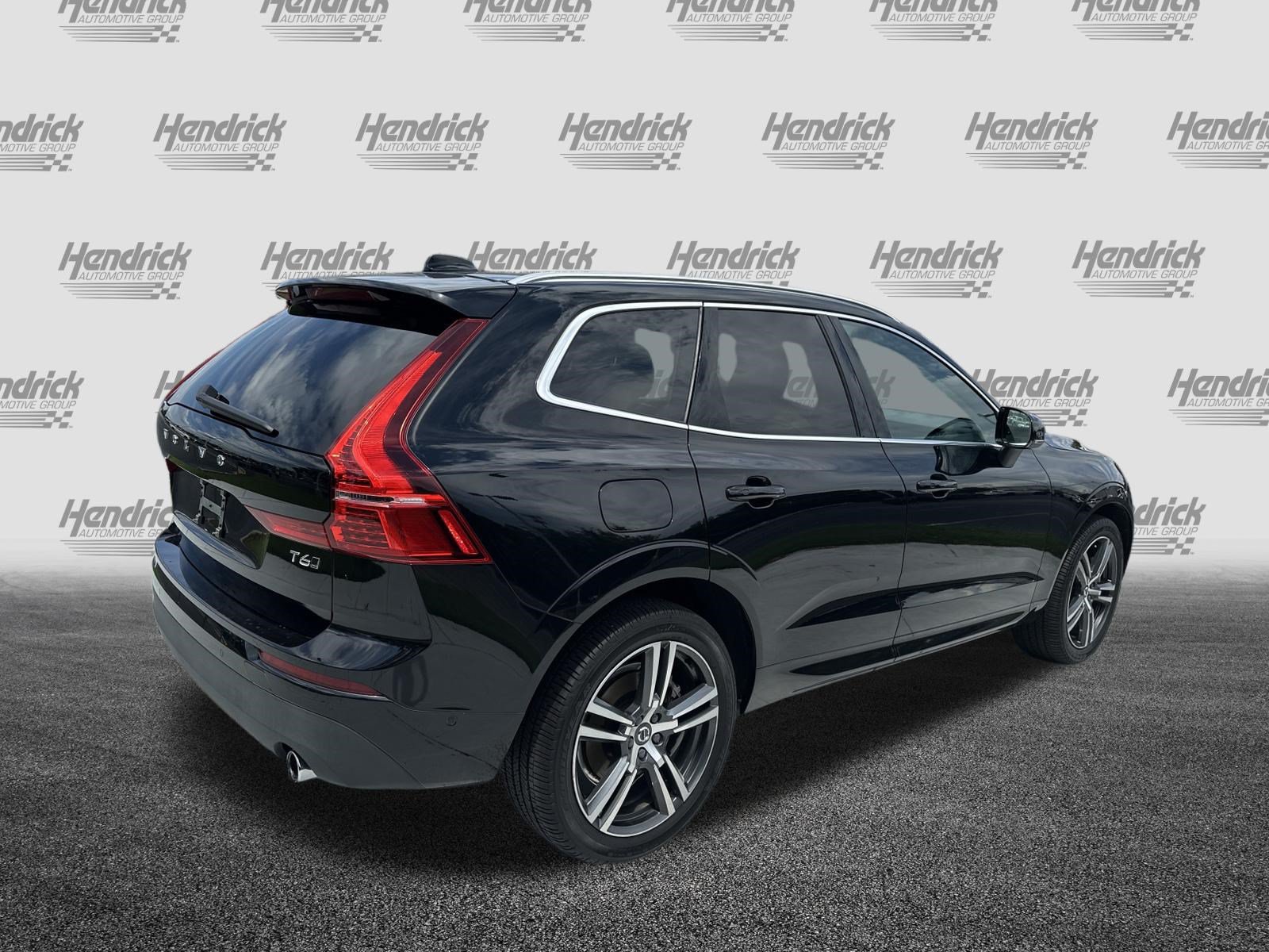 Used 2018 Volvo XC60 T6 Momentum w/ Convenience Package AWD/4WD image 10