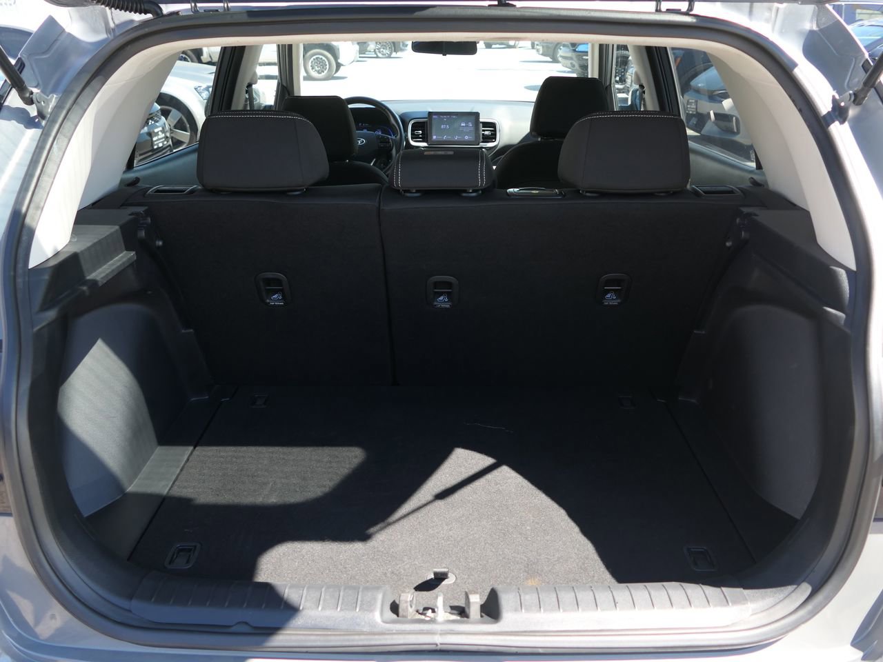 Used 2023 Hyundai Venue SEL image 22