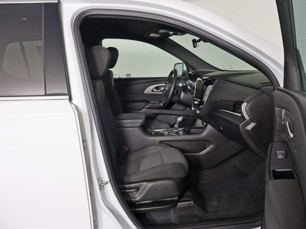 Used 2023 Chevrolet Traverse LT w/ LPO, Floor Liner Package image 32