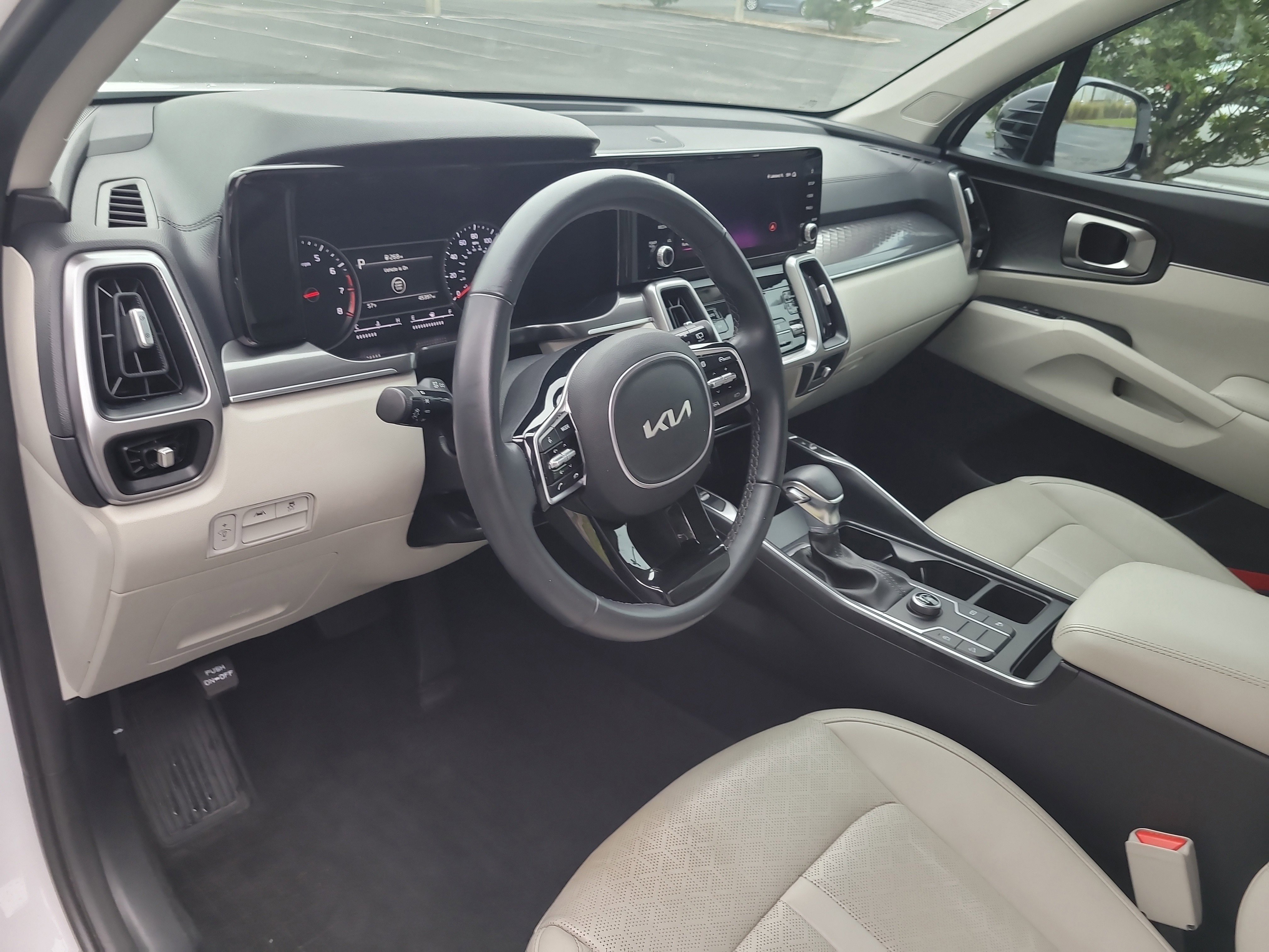 Used 2023 Kia Sorento S image 19