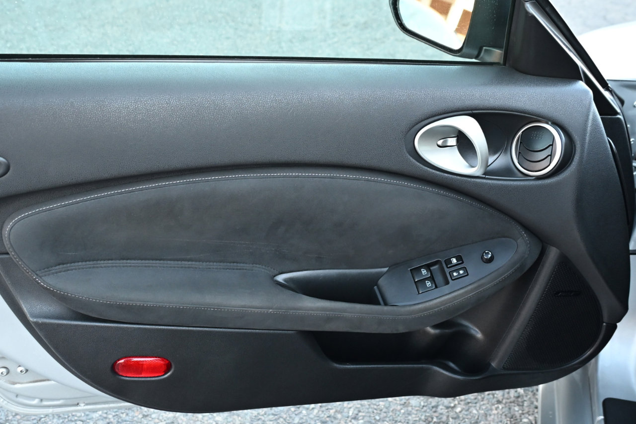 Used 2014 Nissan 370Z Touring w/ Sport Package image 11