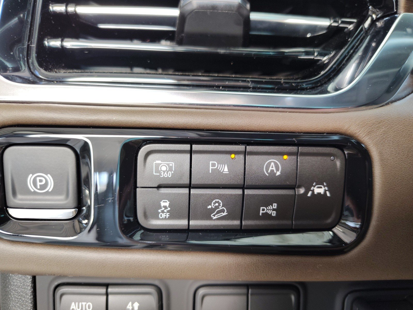 Used 2026 GMC Yukon XL Denali Ultimate AWD/4WD image 30