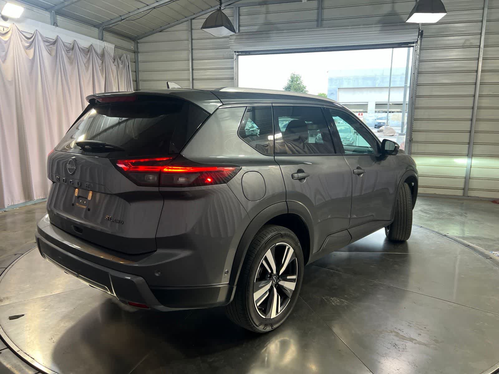 Used 2026 Nissan Rogue SL AWD/4WD image 5