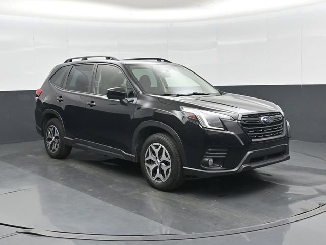 Used 2023 Subaru Forester Premium image 1