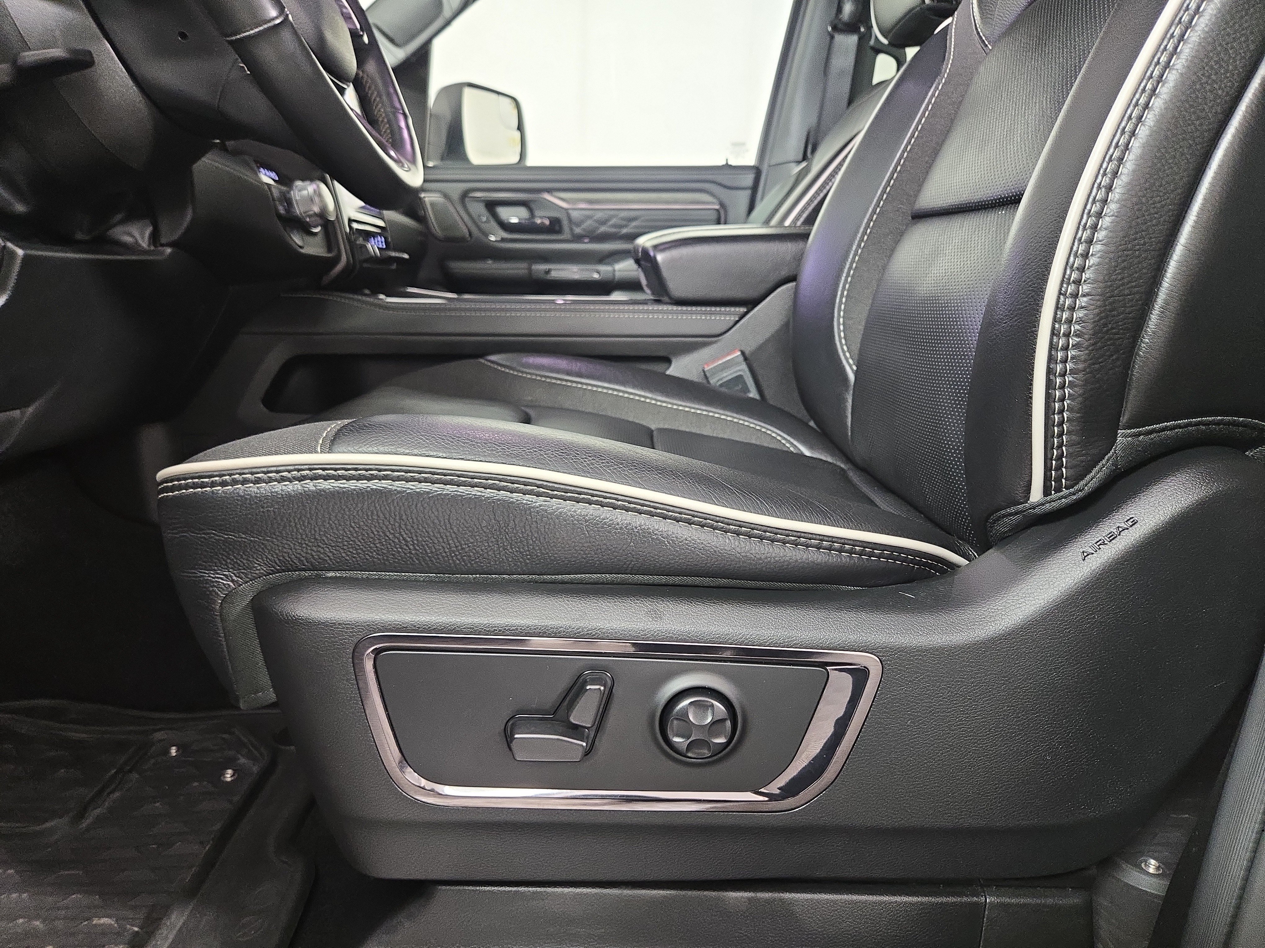 Certified 2025 RAM 1500 Limited w/ Body Color Bumper Group AWD/4WD image 32