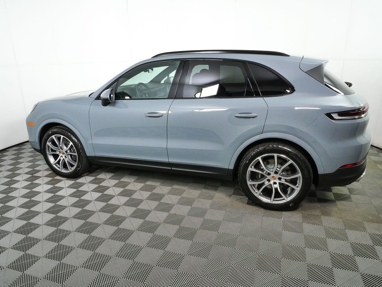New 2026 Porsche Cayenne AWD/4WD image 2