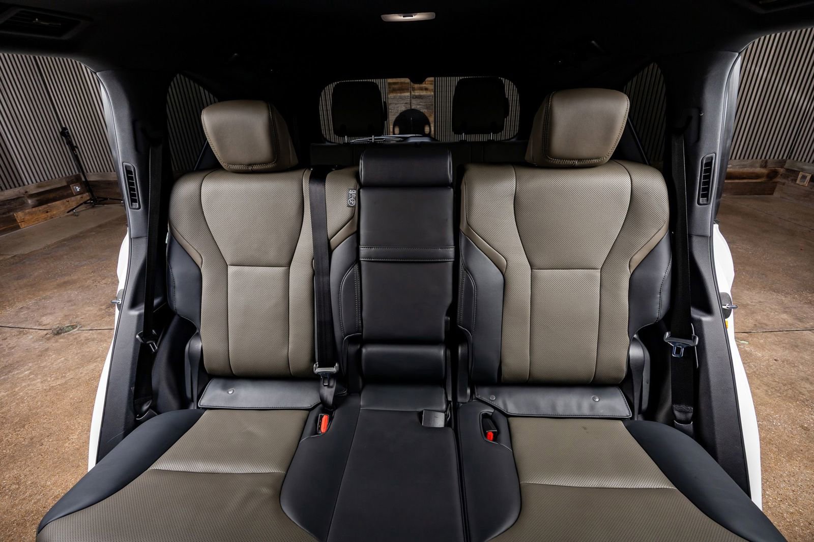 Used 2025 Lexus LX 700h Overtrail w/ Accessory Package (Z1) image 32