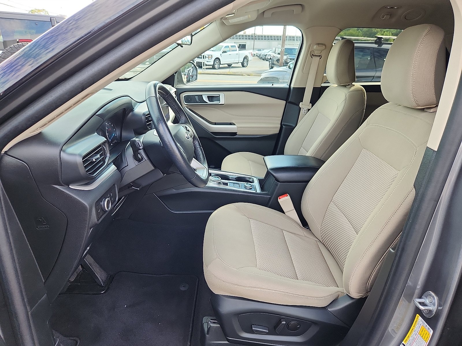 Used 2023 Ford Explorer XLT AWD/4WD image 15