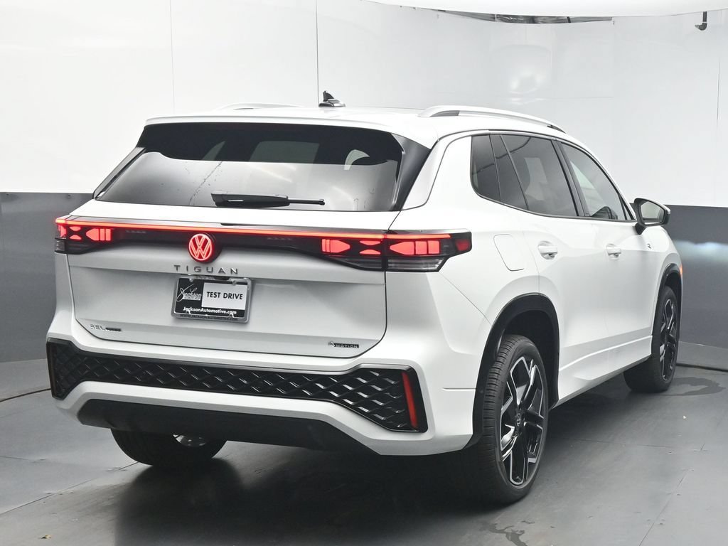 New 2026 Volkswagen Tiguan SEL R-Line AWD/4WD image 7
