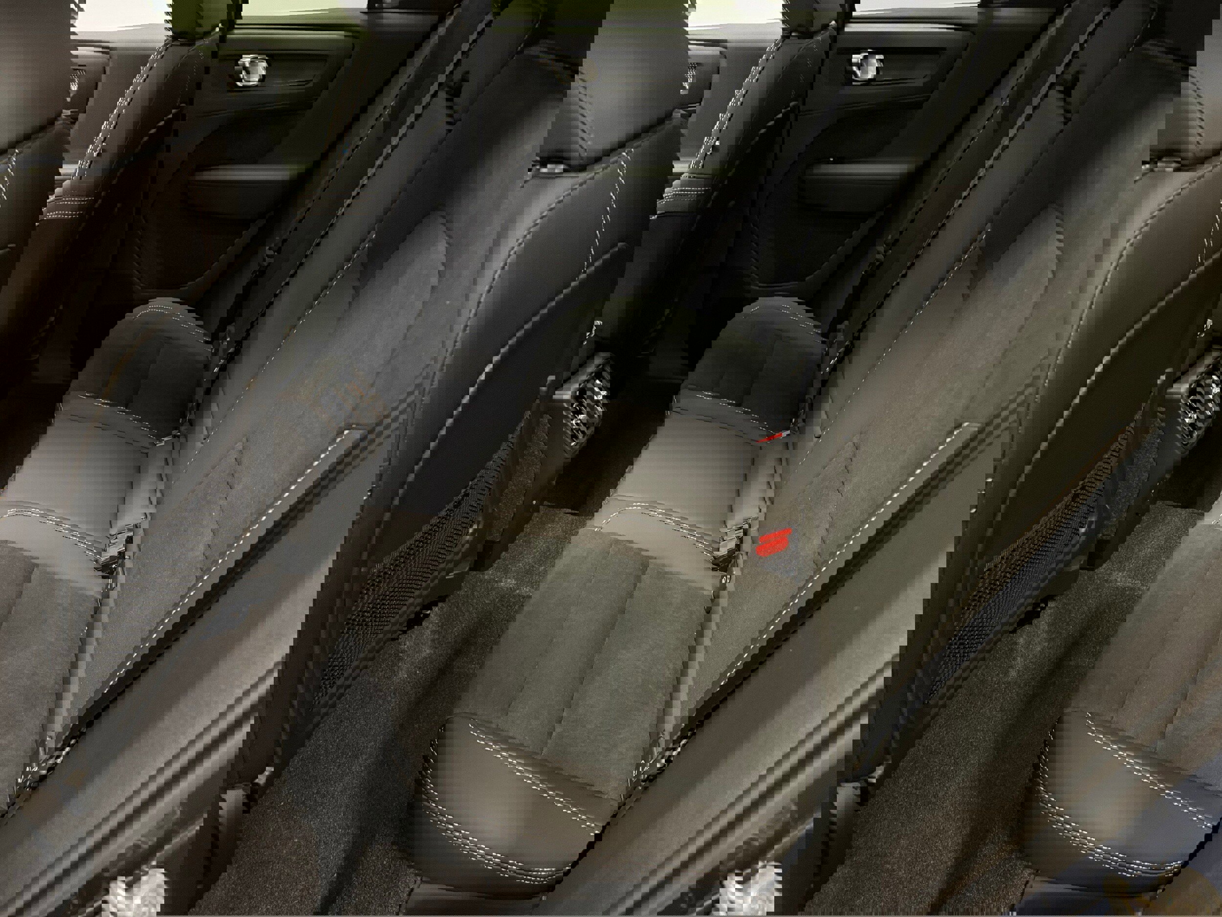 New 2026 Volvo XC40 B5 Ultra w/ Protection Package Premier image 32