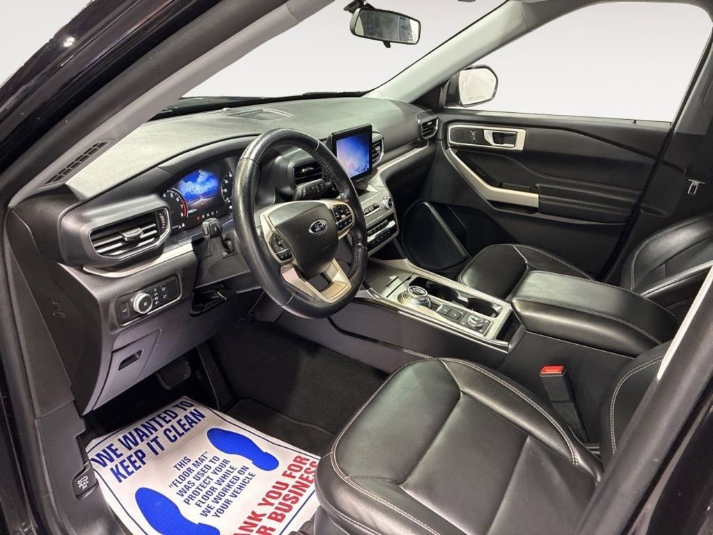 Used 2022 Ford Explorer XLT w/ Equipment Group 202A image 10
