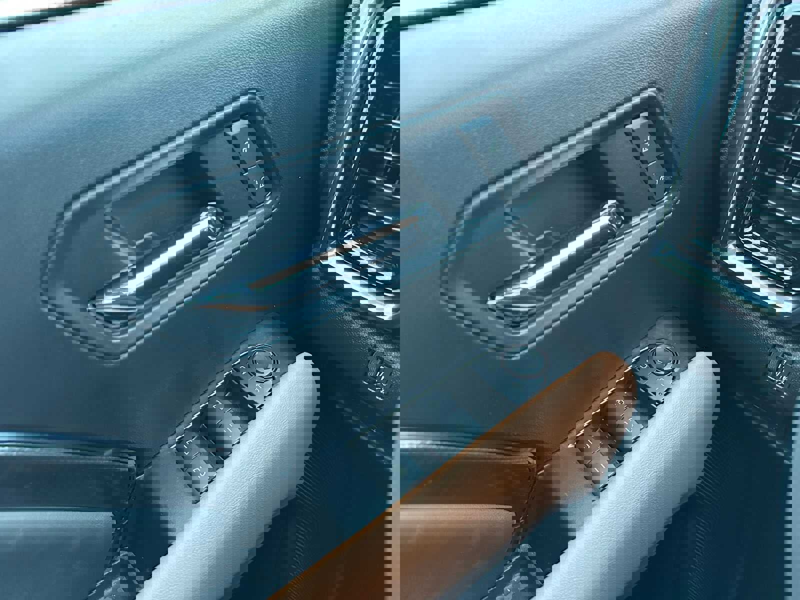 New 2026 GMC Canyon AT4 image 31