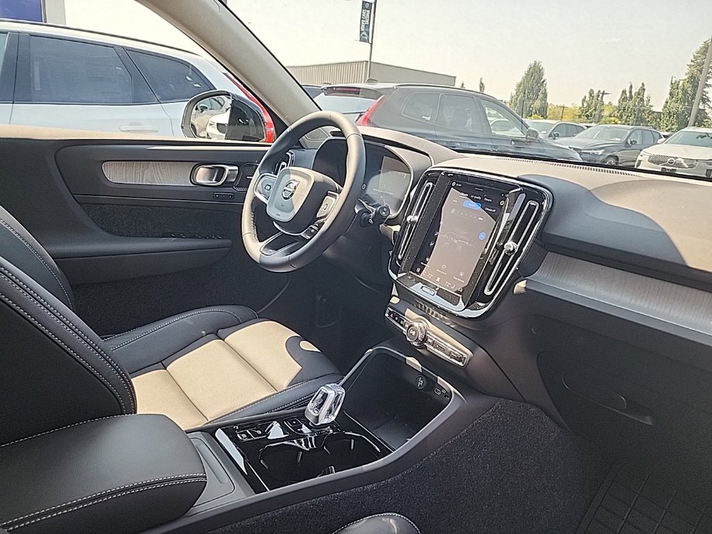 New 2026 Volvo XC40 B5 Ultra w/ Protection Package Premier AWD/4WD image 21