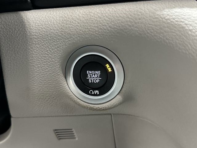 Used 2023 Chrysler Pacifica Touring-L image 10