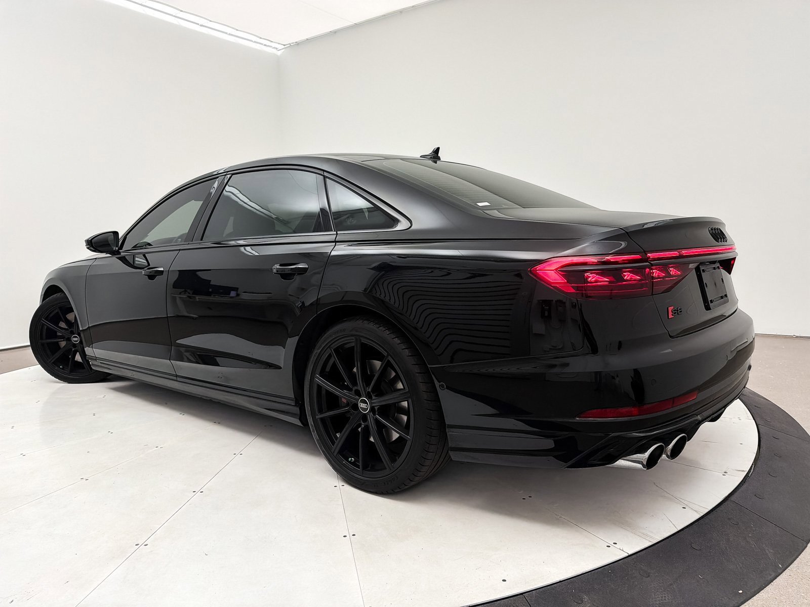 Used 2024 Audi S8 4.0T image 17