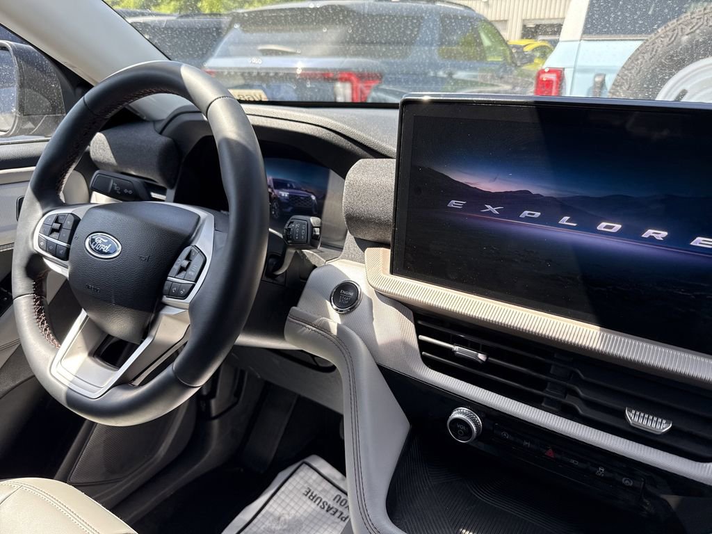 Used 2025 Ford Explorer Active w/ Active Comfort Package AWD/4WD image 9