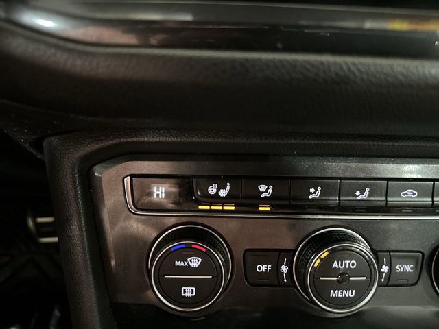 Used 2018 Volkswagen Tiguan SEL Premium w/ R-Line Package AWD/4WD image 32