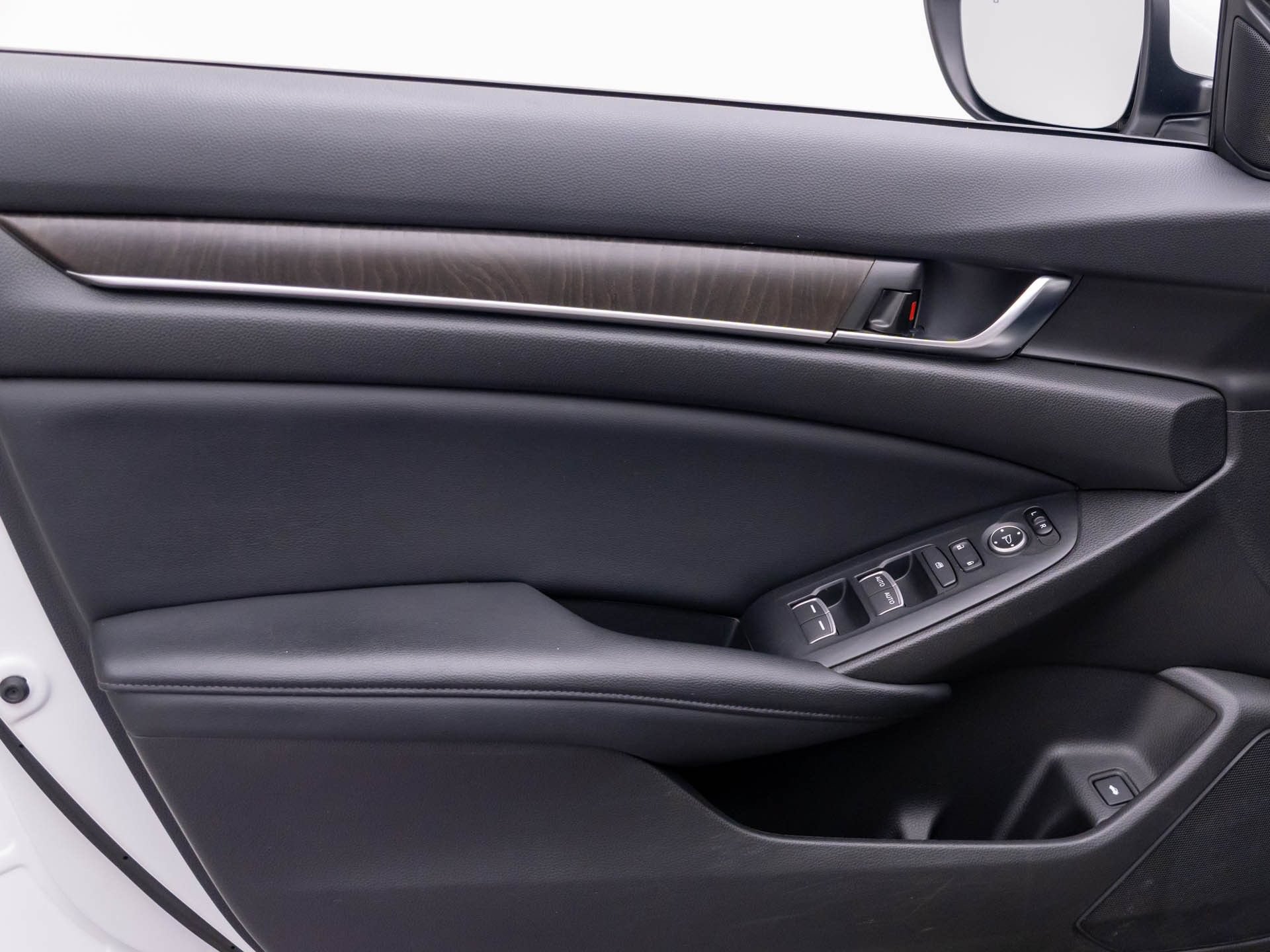 Used 2018 Honda Accord EX image 13