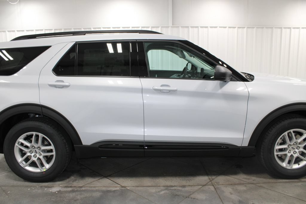 New 2026 Ford Explorer Active RWD image 10