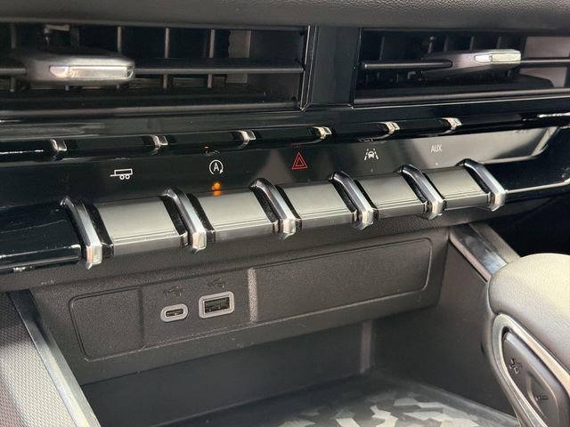 Used 2025 GMC Canyon Elevation w/ Technology Package RWD image 32