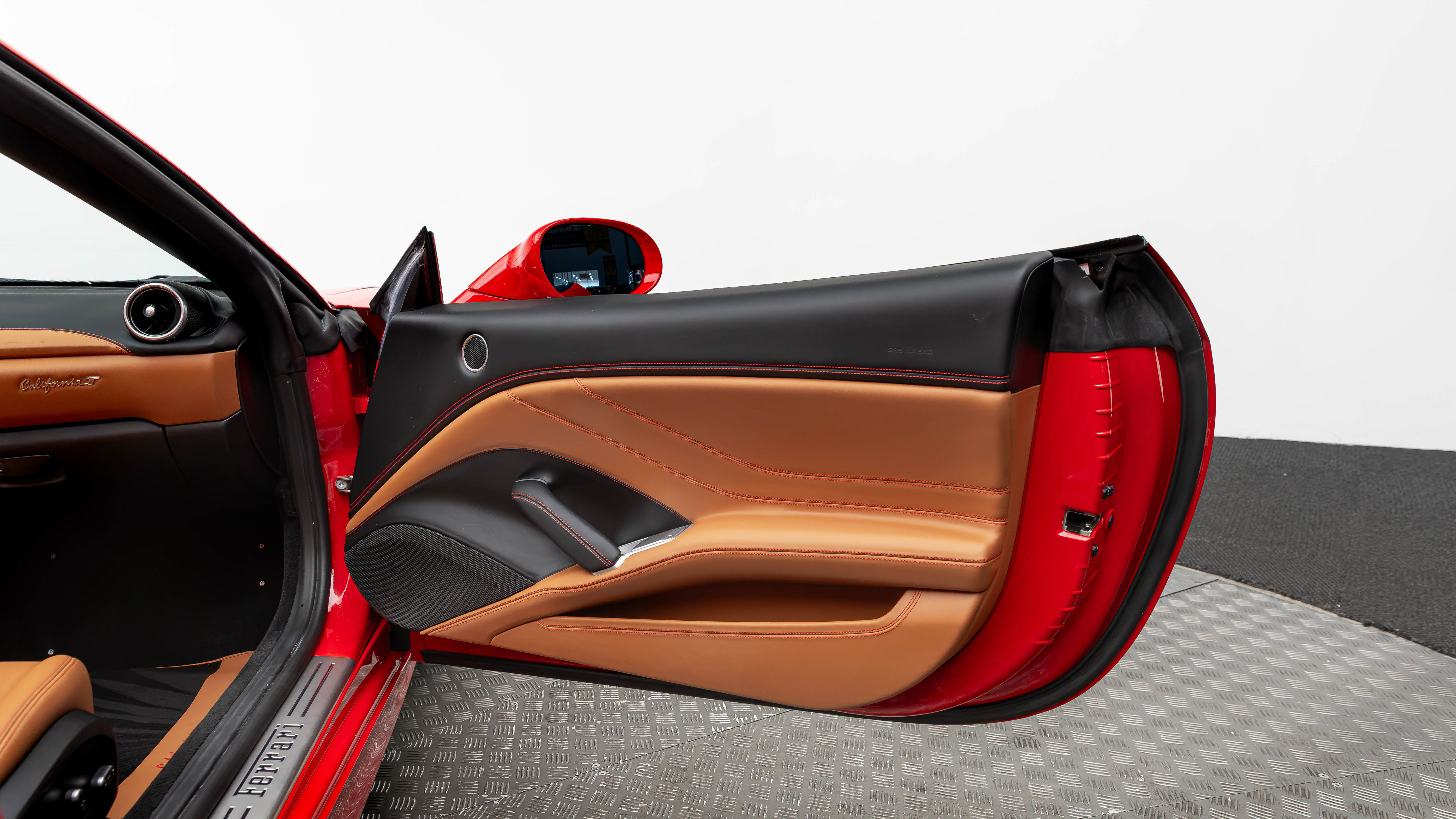Certified 2016 Ferrari California T RWD image 37