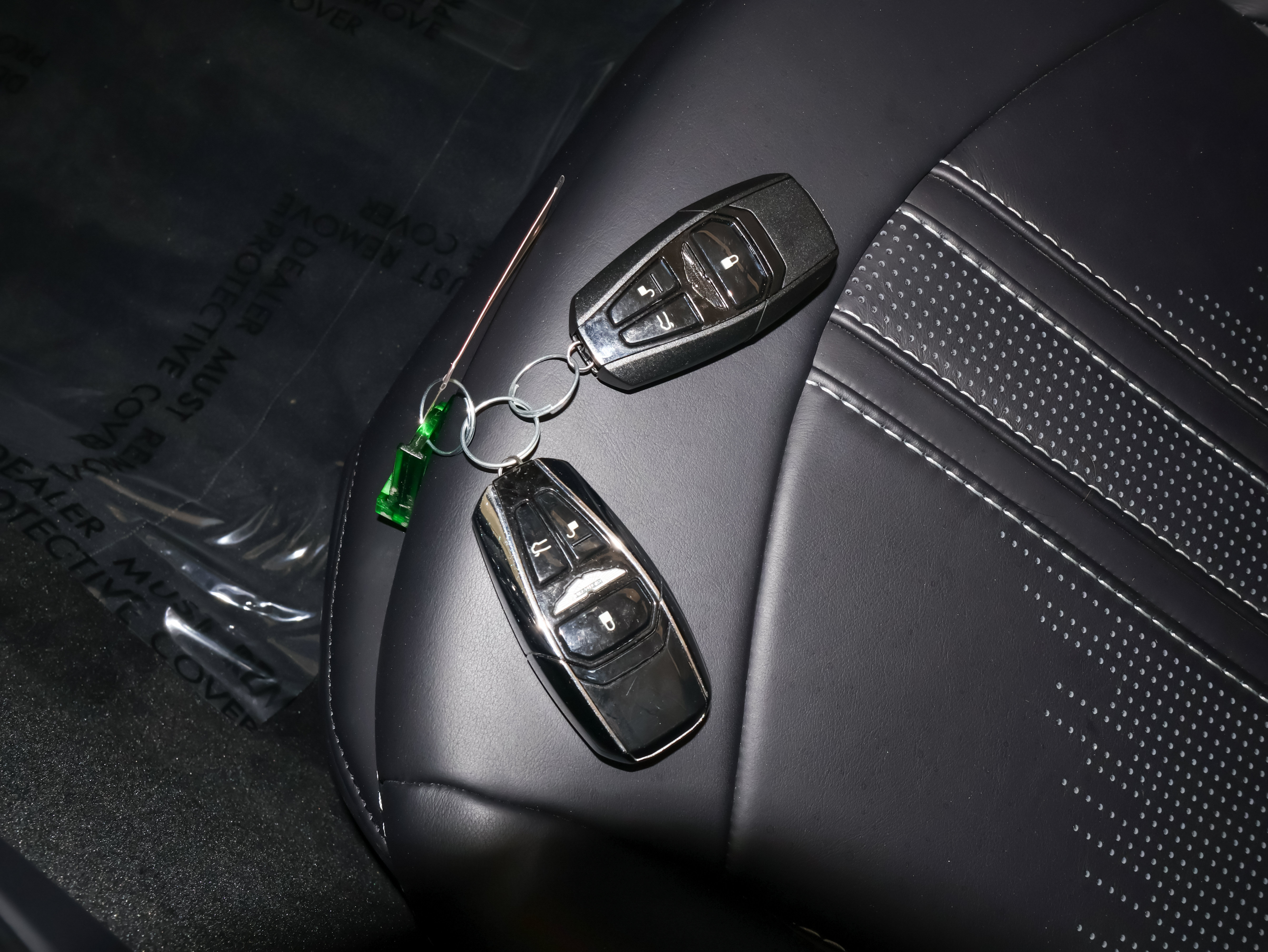 Used 2023 Aston Martin V8 Vantage Roadster RWD image 30