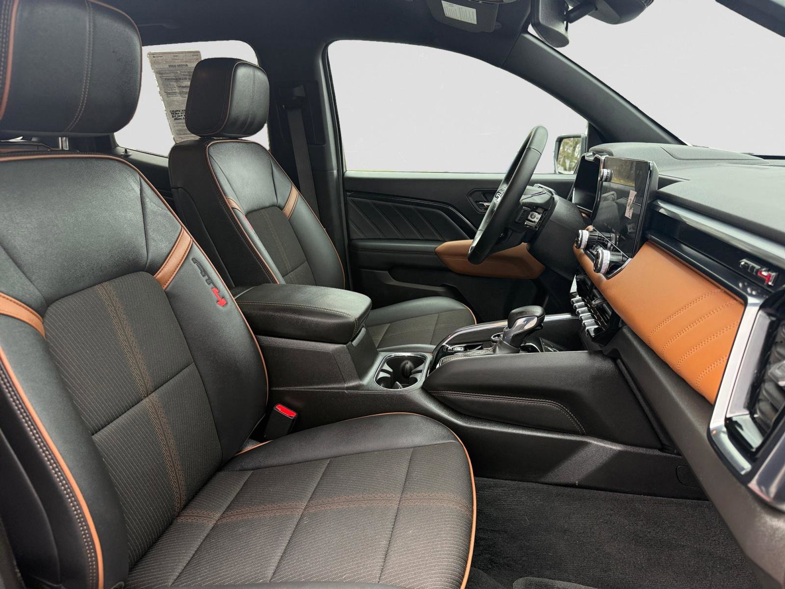 Used 2024 GMC Canyon AT4 image 15