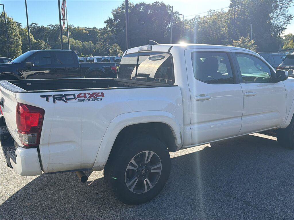 Used 2017 Toyota Tacoma TRD Sport w/ Premium & Technology Package AWD/4WD image 12