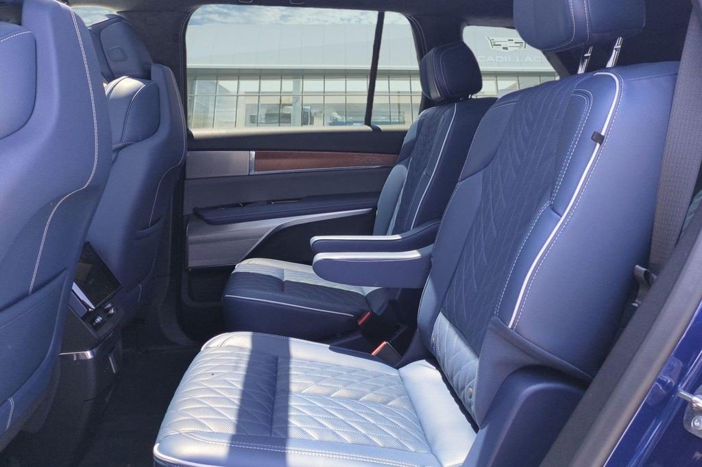 Certified 2026 Cadillac Vistiq Premium Luxury AWD/4WD image 14