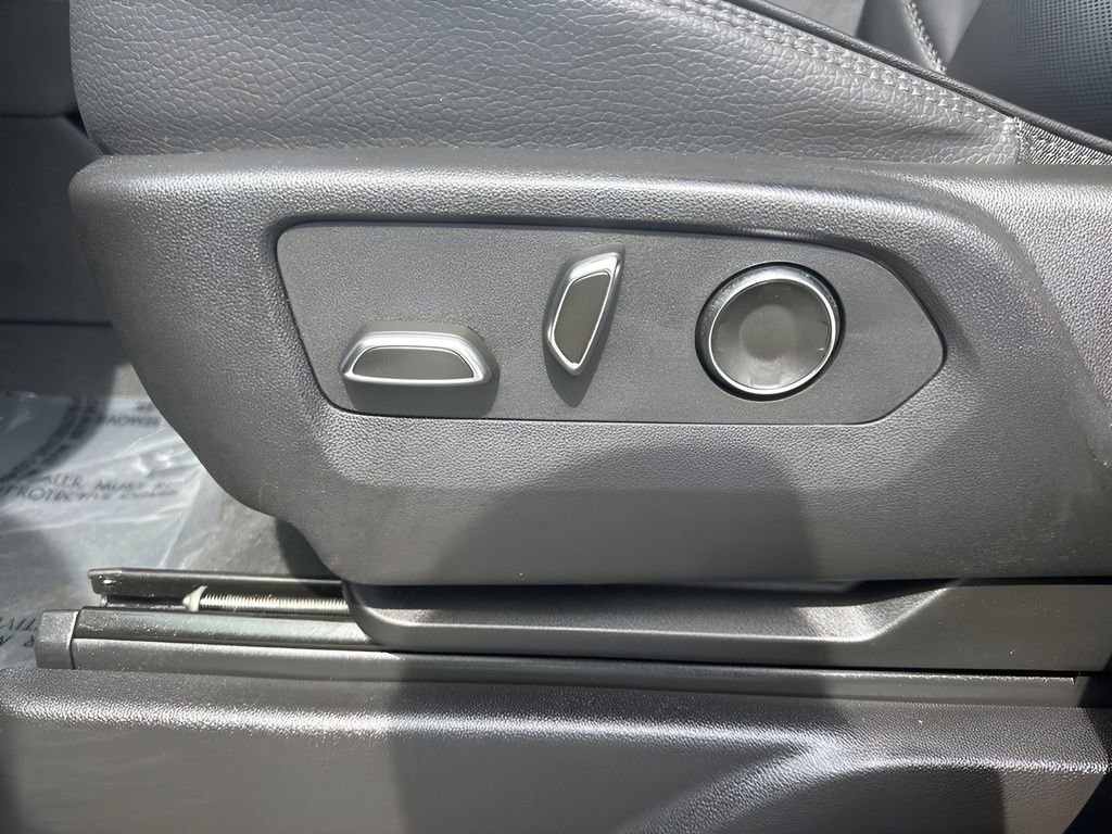 Used 2025 GMC Yukon Denali image 10