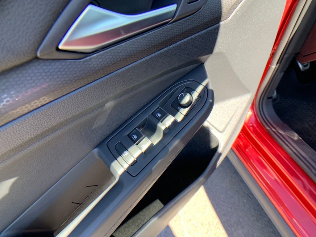 Used 2022 Volkswagen GTI SE image 12