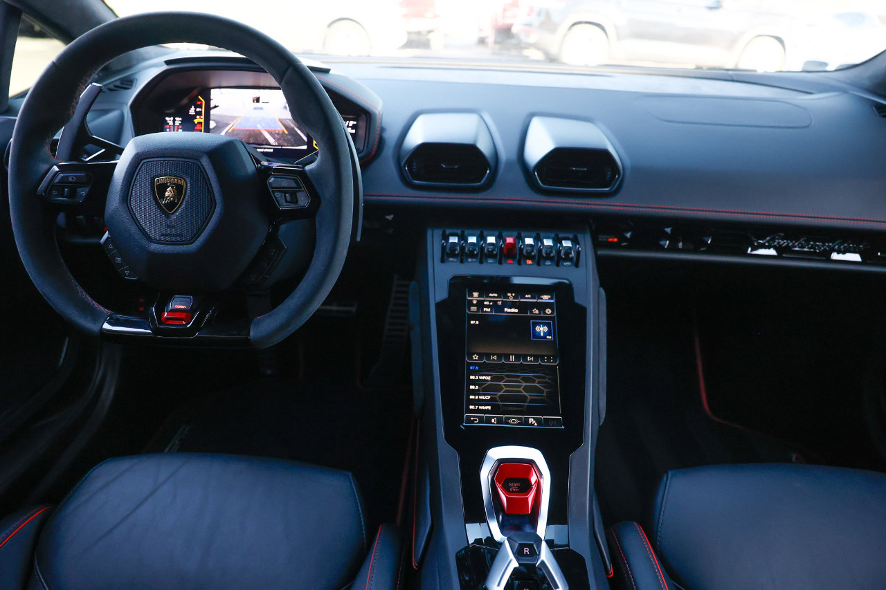 Used 2020 Lamborghini Huracan EVO image 17