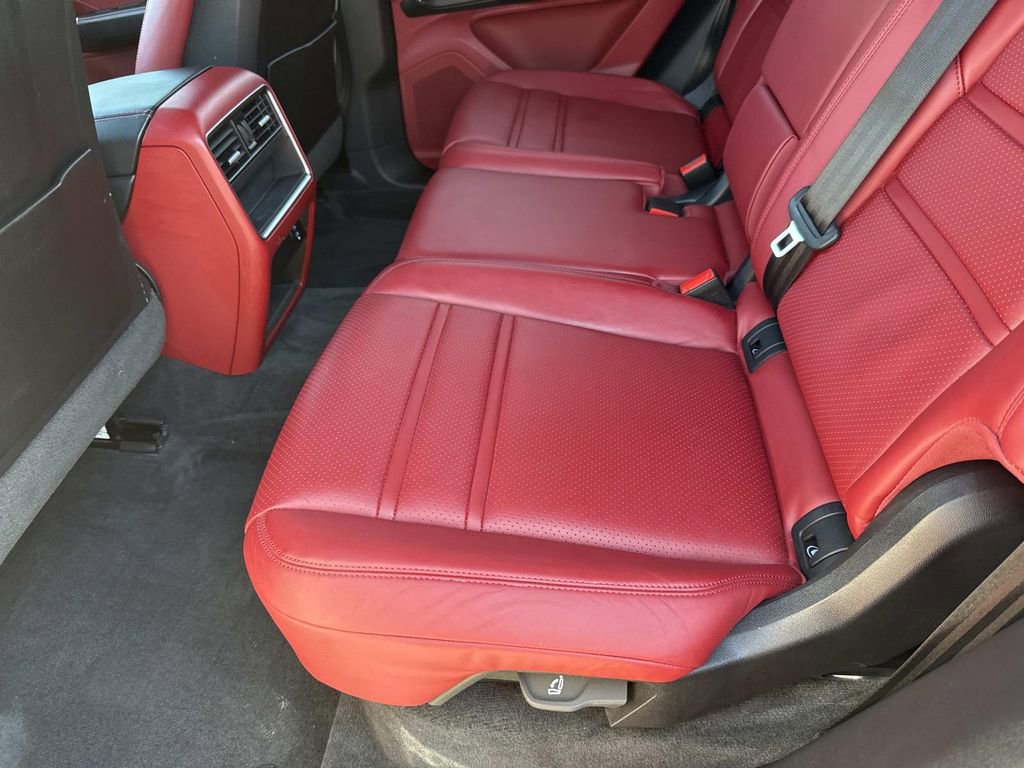 Used 2023 Porsche Cayenne image 17