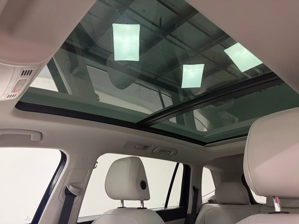 Used 2022 Volkswagen Tiguan SE w/ Panoramic Sunroof Package AWD/4WD image 24
