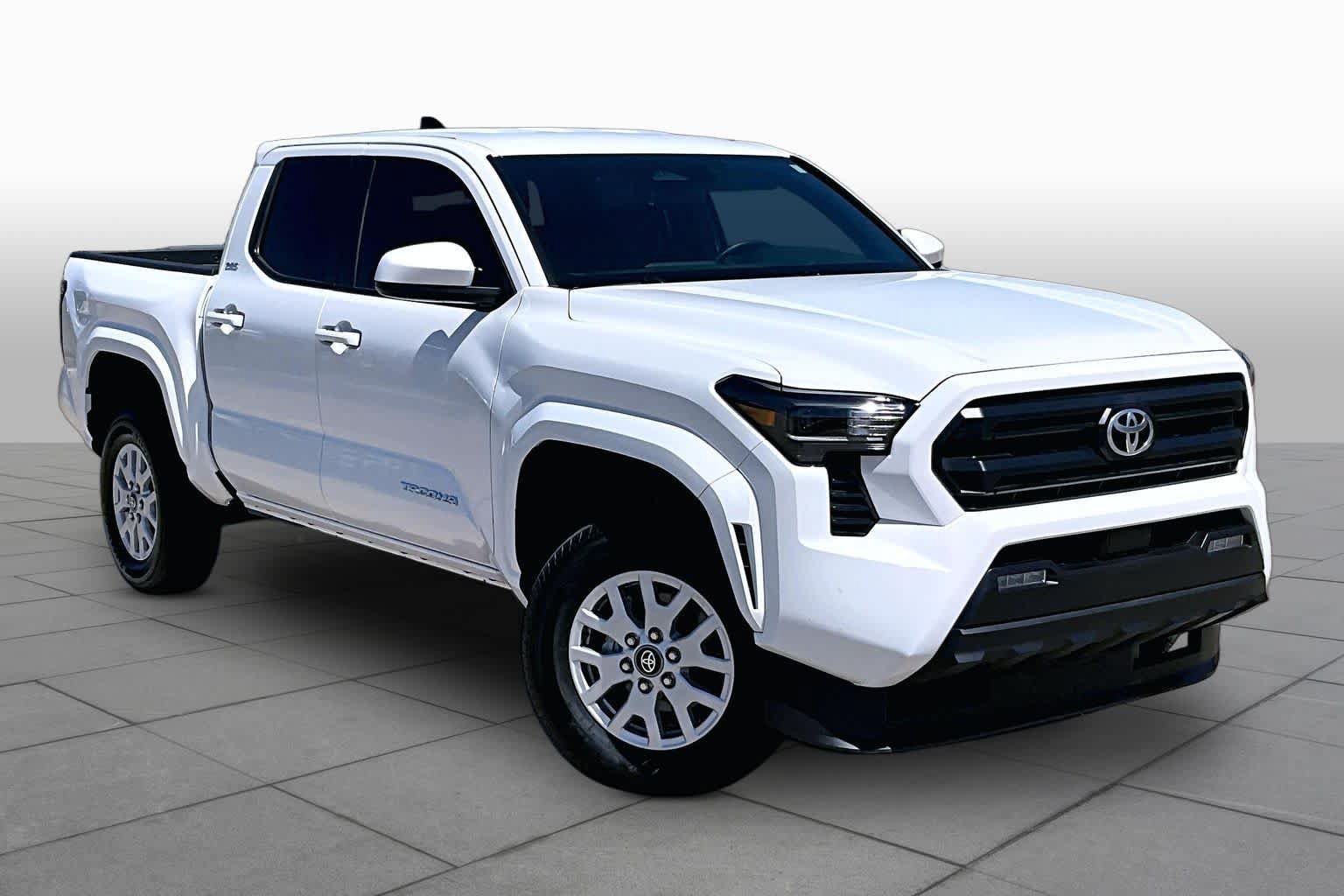 Used 2025 Toyota Tacoma SR5 AWD/4WD image 3
