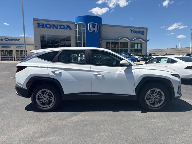 Used 2025 Hyundai Tucson SE AWD/4WD image 2