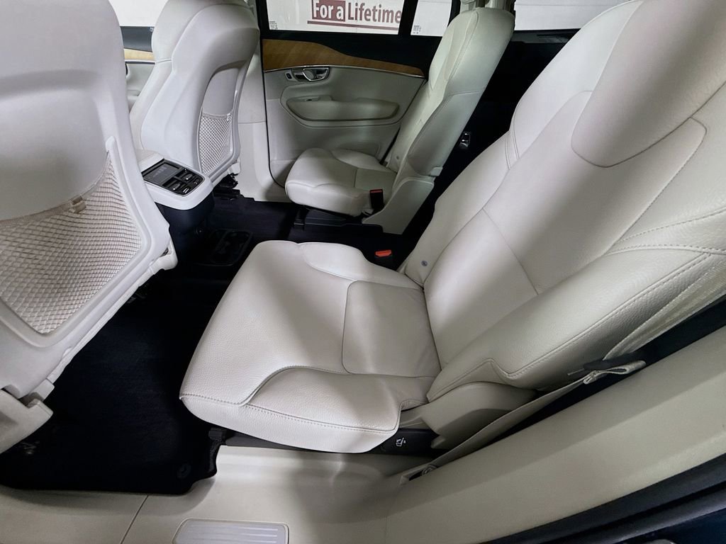 Used 2022 Volvo XC90 T6 Momentum w/ Climate Package image 28