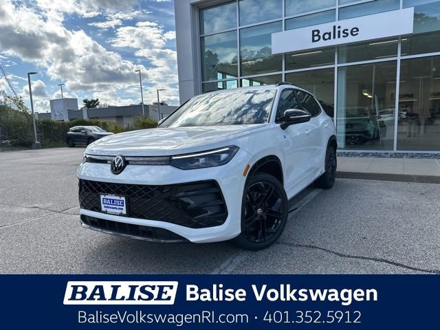 New 2025 Volkswagen Tiguan SE R-Line image 3