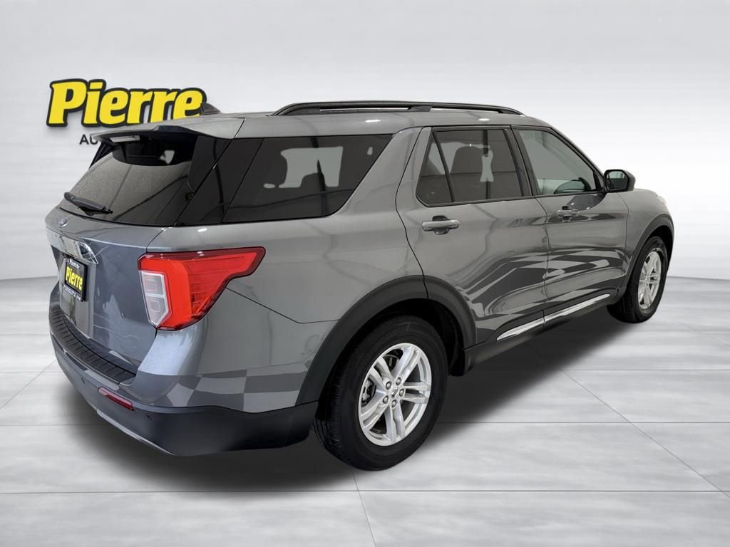 Used 2022 Ford Explorer XLT w/ Equipment Group 202A image 6