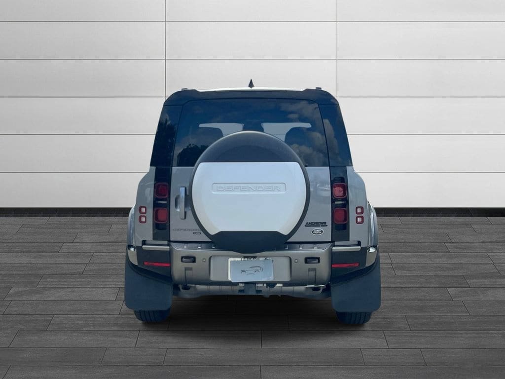 Certified 2023 Land Rover Defender 110 X-Dynamic SE AWD/4WD image 4