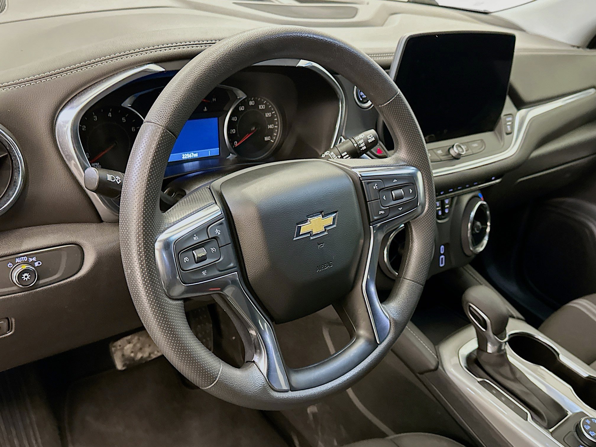 Used 2025 Chevrolet Blazer LT AWD/4WD image 18