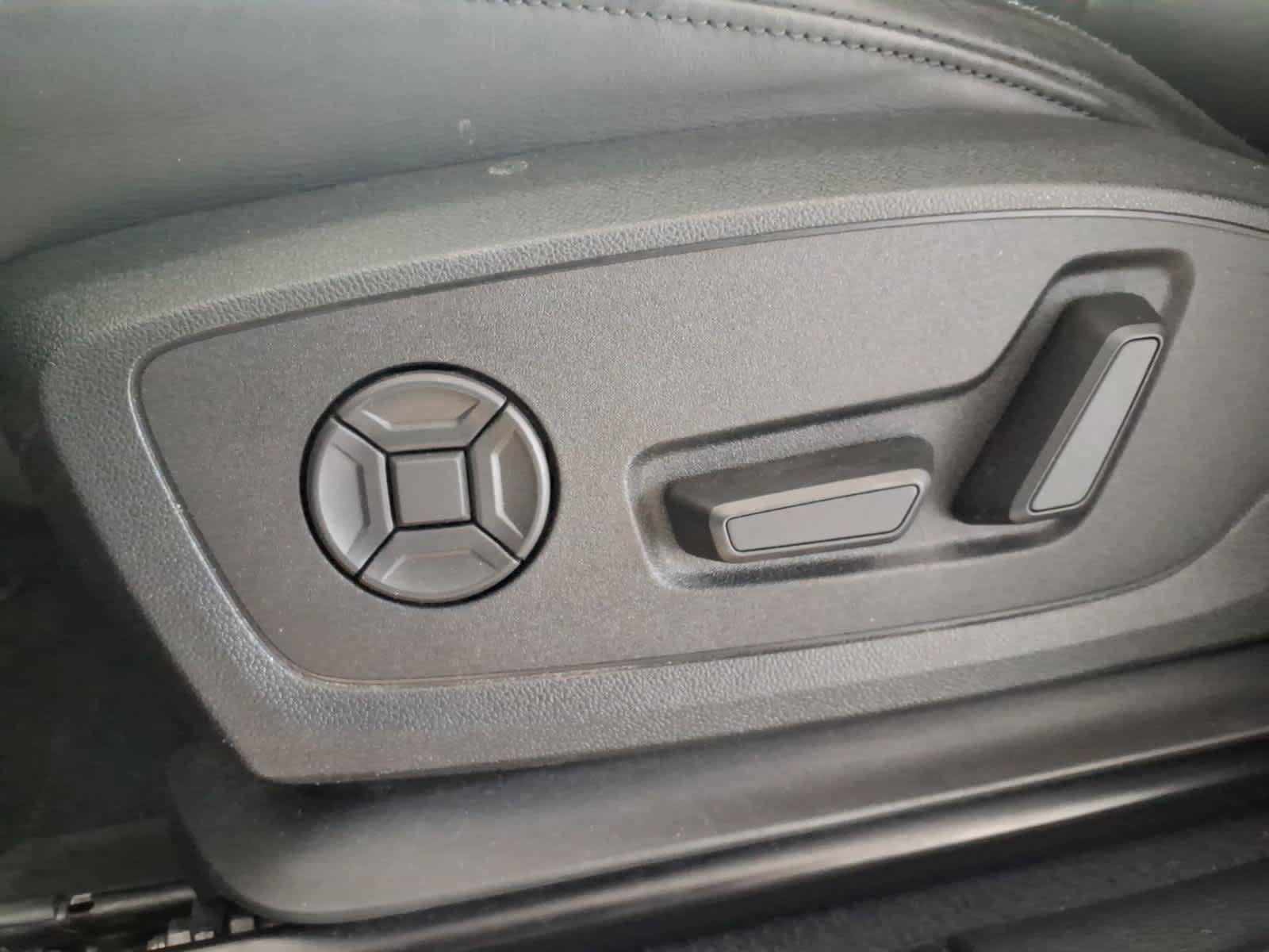 Used 2024 Audi Q3 2.0T Premium w/ Convenience Package AWD/4WD image 19