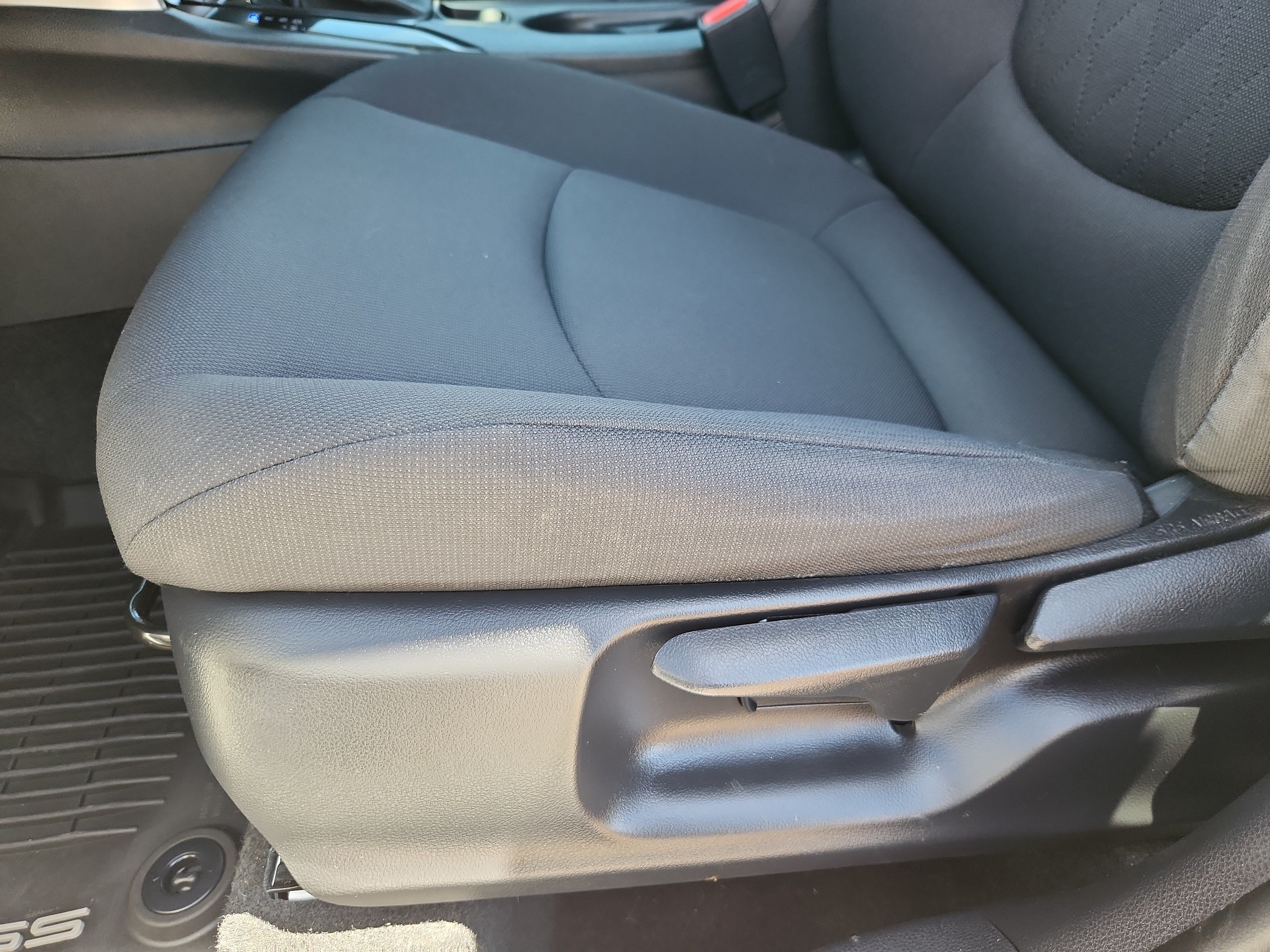 Used 2022 Toyota Corolla Cross LE w/ Moonroof Package AWD/4WD image 10