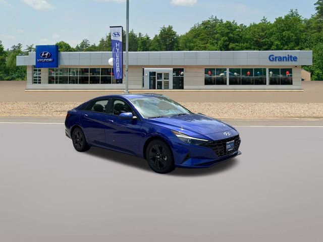 Certified 2022 Hyundai Elantra SEL w/ Preferred Accessory Package FWD image 5