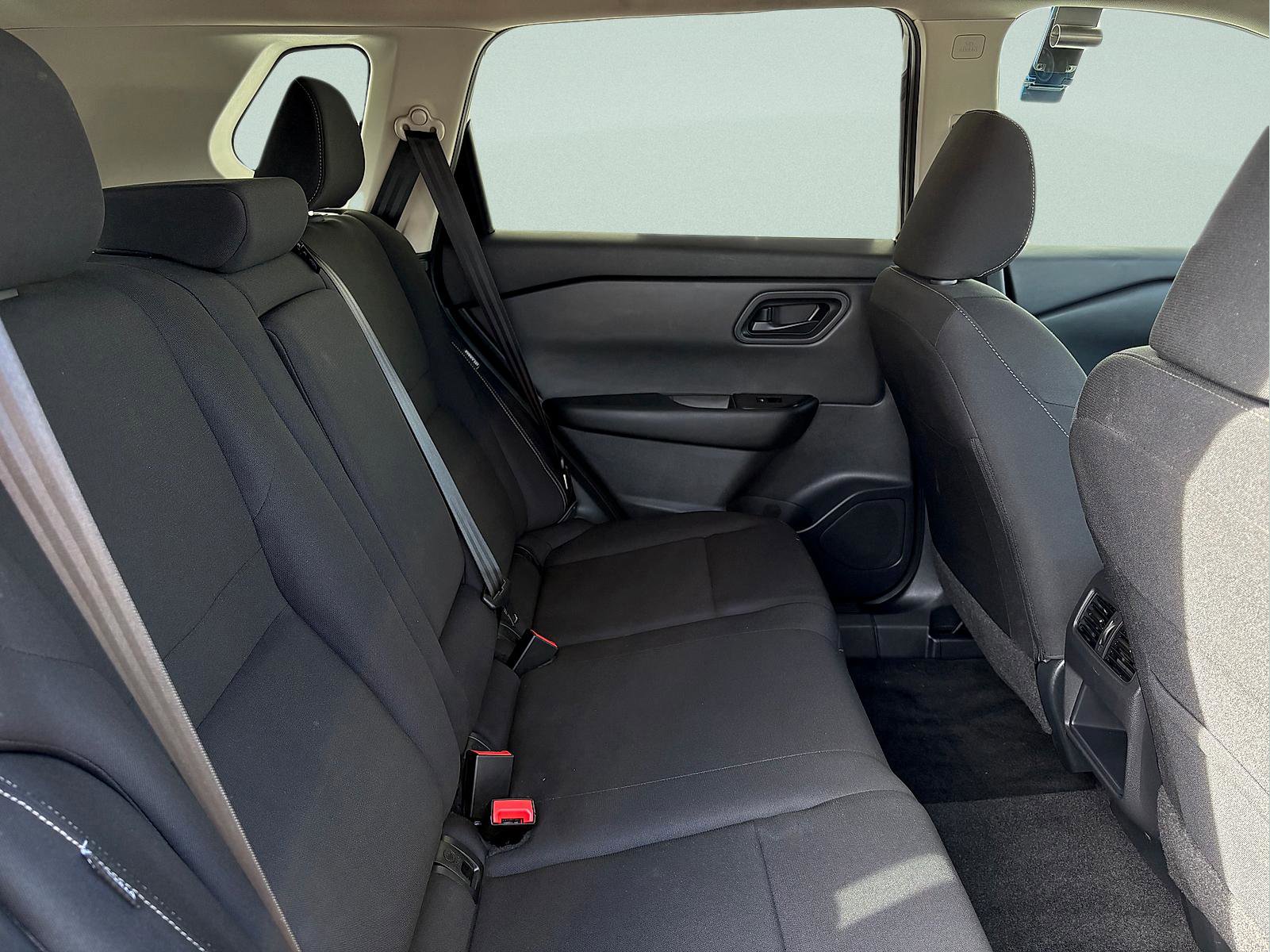 Used 2024 Nissan Rogue S AWD/4WD image 25